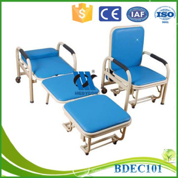 Paciente acompanha cadeiras cadeiras reclináveis